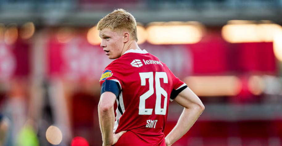 皇马夏季转会计划启动：中场重点锁定史密特，防线或迎大调整