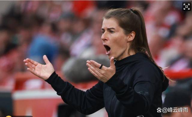 负于沃尔夫斯堡，欧洲五大联赛首位女主帅埃塔，德甲首秀尝到苦涩